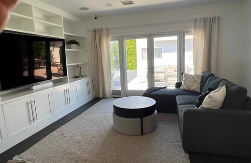 Carthay Circle House | 3 Bedroom+ house in fabulous Beverly Grove with Sport Court, Gym, Office, AC