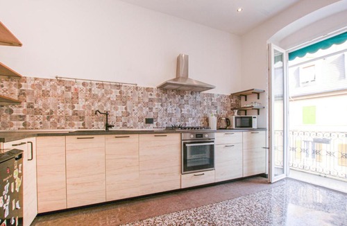 San Fruttuoso Apartment | 3 Bedroom Nice Apartment In Genova