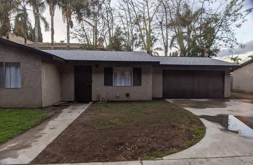 Downey House | 3 bedroom with 4 beds, 2 bathroom. Central to Los Angeles Metro Area, 7121