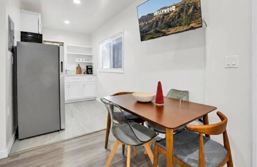 Pico-Union Apartment | 3 mi Downtown LA or Stadium. Parking + W/D
