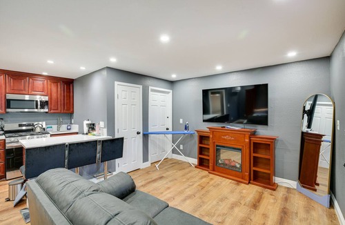 Los Angeles Apartment | 3 Mi to SoFi Stadium! Hidden Gem in Hawthorne