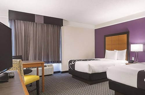 Guasti Hotel | 3 x 2 Double Beds Room at La Quinta Inn & Suites by Wyndham Ontario Airport