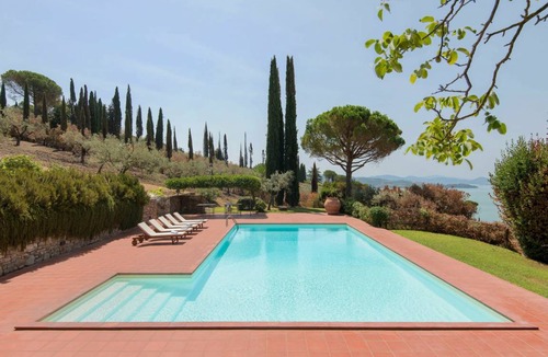 Passignano sul Trasimeno Villa | 300 m² Villa ∙ 3 bedrooms ∙ 6 guests
