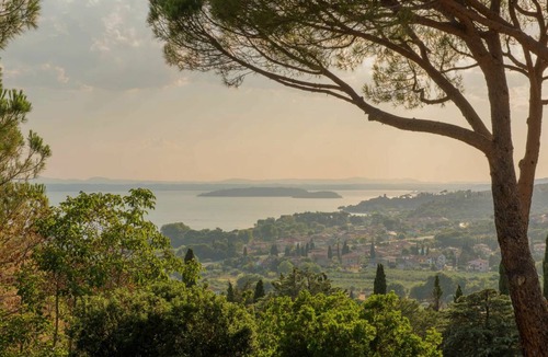 Passignano sul Trasimeno Villa | 300 m² Villa ∙ 3 bedrooms ∙ 6 guests