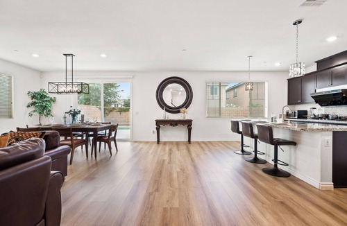 Ontario Villa | 3000ft Airport ConferenceCenter/3 TVS/5BR/3BA