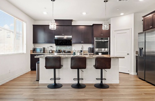 Ontario Villa | 3000ft Airport ConferenceCenter/3 TVS/5BR/3BA