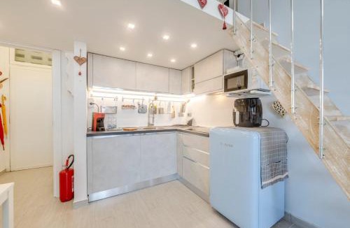 Deiva Marina Apartment | 345 - Casa Desy, MONOLOCALE FRONTE MARE, ristrutturato - BOX AUTO PRIVATO, 1 minuto a piedi da spiaggia e mare