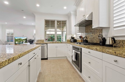 Cypress Village House | 3BR Charming Irvine Gem｜Private Patio｜Workspace｜Pet-Friendly｜Garage Access #110