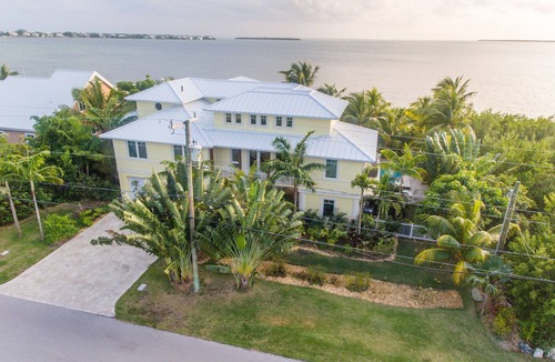 Cutthroat Harbor Estates House | 4 Bedroom 3.5 Bath Luxury Estate On Cudjoe Key