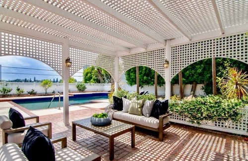 Pico - Robertson House | 4 bedroom + 5 bath home in marvelous Beverlywood w Pool & Hot Tub. Near Rodeo Dr