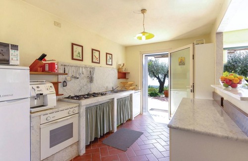 Carrara House | 4 bedroom awesome home in Carrara -MS-