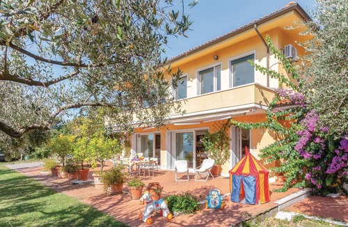 Carrara House | 4 bedroom awesome home in Carrara -MS-