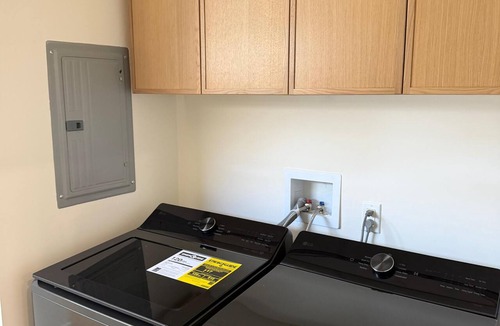 Harbor Gateway North House | 4-bedroom bungalow in welcoming Gardena with AC comfort