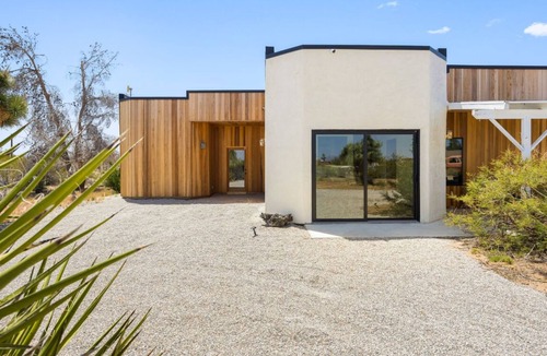 Yucca Valley Villa | 4-Bedroom Desert Oasis With Pool & Tennis Court