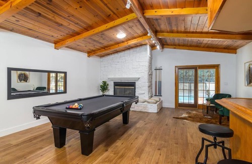 Valley Glen Villa | 4 Bedroom house large pool & spa in prime location
