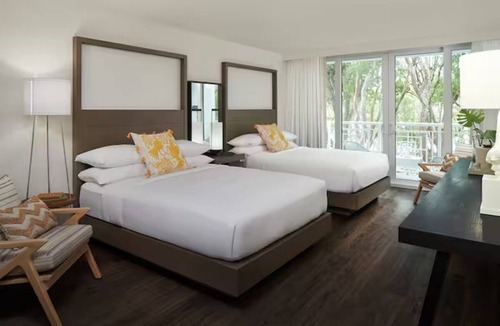 Rock Harbor Resort | 4 Relaxed Island Stay w/2 Queen Beds