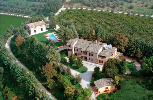 Ramazzano Villa | 420 m² Villa ∙ 8 bedrooms ∙ 30 guests