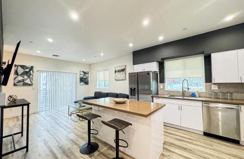 View Park-Windsor Hills House | 4BR Townhouse in Mid City -CR3