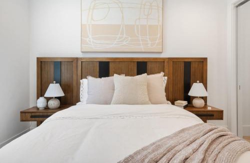 West Los Angeles House | 4mil WestLA Lux Manor Santa Monica and Beverly Hills