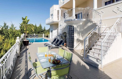 Correeira Villa | 5 bed signature villa with outstanding sea views