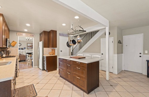 Bonita House | 5-Bedroom Farmhouse near Country Club