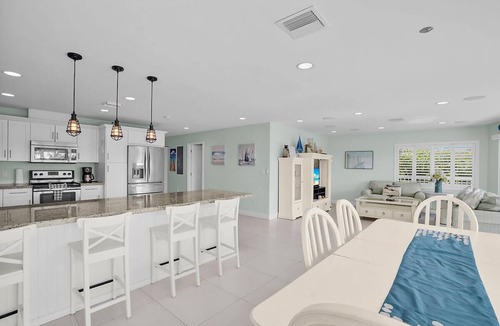 Key Colony Beach House | 5 BR House in charming Key Colony Beach with Pool & 50ft Dock
