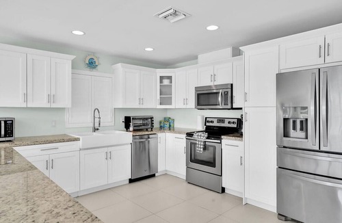 Key Colony Beach House | 5 BR House in charming Key Colony Beach with Pool & 50ft Dock