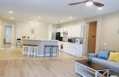 Victorville House | 5 minutes to Freeway! Spacious Modern Corner House & Patio