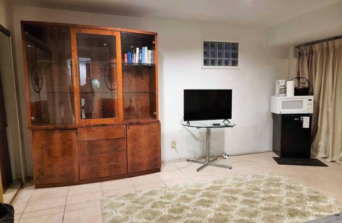 Los Angeles Apartment | 5 minutes to Rodeo Drive! Guest suite in safe residential neighborhood. A+