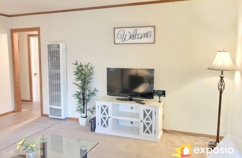 Downey House | 5BR/2BA Spacious 2-Story Pool House + Driveway Parking