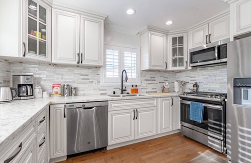Northwest San Pedro House | 5br/Waterslide/Sunken Firepit/Pool/Arcade/Billiard/Gym/Massage Chair