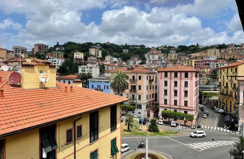 La Spezia Historic Centre Apartment | 5th floor urban Apartment with elevator 5 minutes from trains to 5 Terre