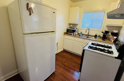 Central San Pedro Apartment | 756A Cozy Cottage 1 Bed w/Laundry - All Inclusive Coastal Town of San Pedro CA