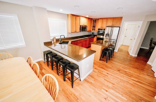 West Central Westminster House | 8 BR - 4 Full Baths - Sleeps 18 - Groups OK - 20 min to Denver or Boulder HUGE