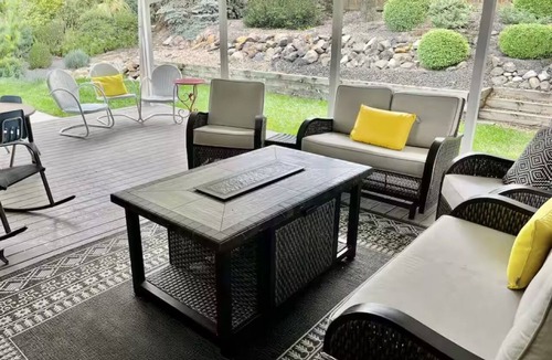 West Central Westminster House | 8 BR - 4 Full Baths - Sleeps 18 - Groups OK - 20 min to Denver or Boulder HUGE