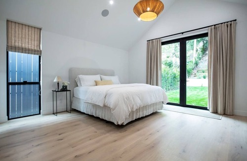 Beverly Glen House | 90210 Beverly Hills Private Gorgeous secure home