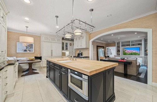 West Hollywood West Villa | A beautifully maintained traditional style home located in the iconic Beverly Hills Flats