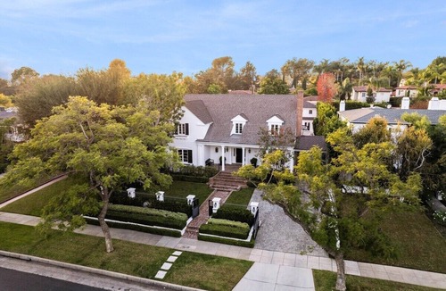 West Hollywood West Villa | A beautifully maintained traditional style home located in the iconic Beverly Hills Flats
