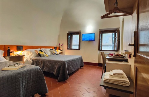 Volterra Hotel | A comfortable standard triple room just a stone's throw from the center of Volterra