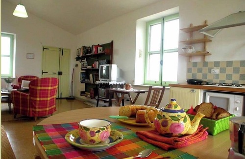 Tuscania House | A farm house, situated on a hillock of the Maremma in the Latium