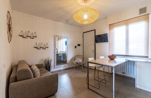 Marina di Carrara Apartment | A love nest between sea and marble. Shabby chic atmospheres and the scent of saltiness.