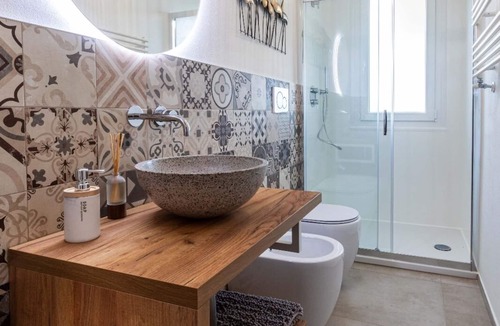 Marina di Carrara Apartment | A love nest between sea and marble. Shabby chic atmospheres and the scent of saltiness.