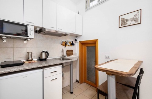 Old Town Apartment | A practical 40 square meters studio apartment, perfect for three people, located on the fourth floor of a building without an elevator.The property is located in a centrally located area (limited traffic zone) of Modena, allowing our guests to explore th