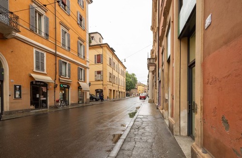 Old Town Apartment | A practical 40 square meters studio apartment, perfect for three people, located on the fourth floor of a building without an elevator.The property is located in a centrally located area (limited traffic zone) of Modena, allowing our guests to explore th