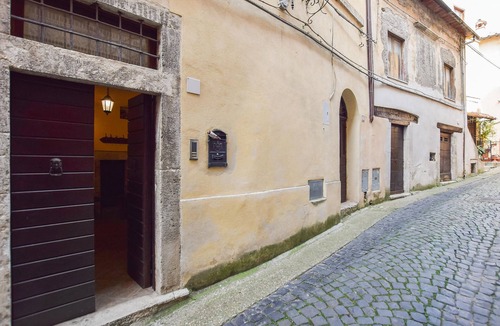 Poggio Nativo House | A vacation home built in 1870 in the Lazio region.