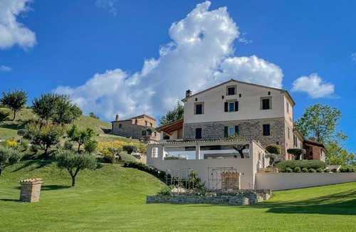 Comunanza Villa | About 30 minutes from Ascoli Piceno, Villa Ondina is a charming retreat with private pool