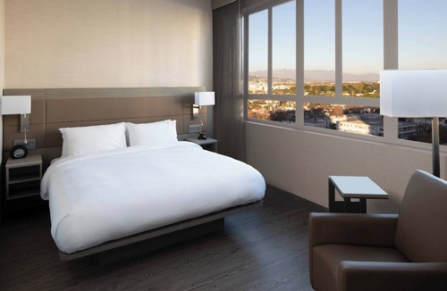Carthay Circle Hotel | AC Hotel by Marriott Beverly Hills