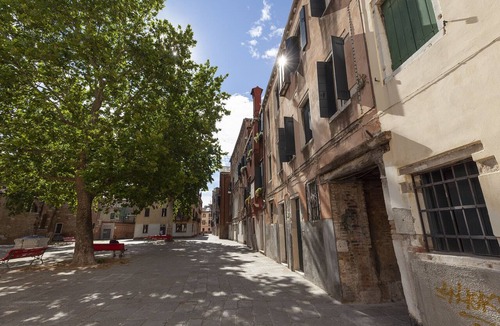 Dorsoduro Apartment | Accademia Opera Deluxe by Wonderful Italy
