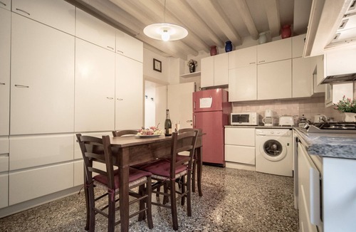 Dorsoduro Apartment | Accademia Terrazza - sleeps 6 guests in 3 bedrooms