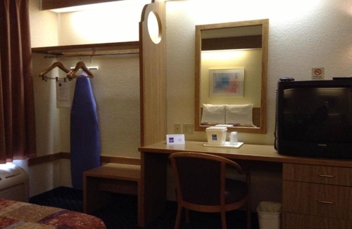 Gateway House | Accessibility and ease near Denver International Airport!
